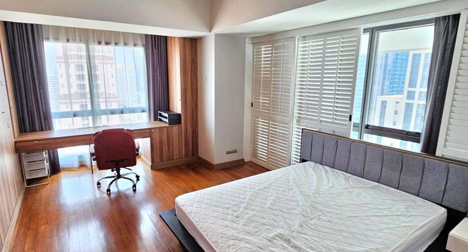 For rent 3 bedrooms condo in Watthana, Bangkok