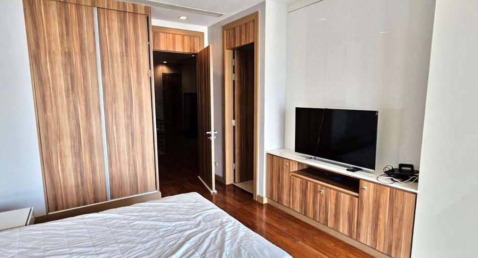 For rent 3 bedrooms condo in Watthana, Bangkok