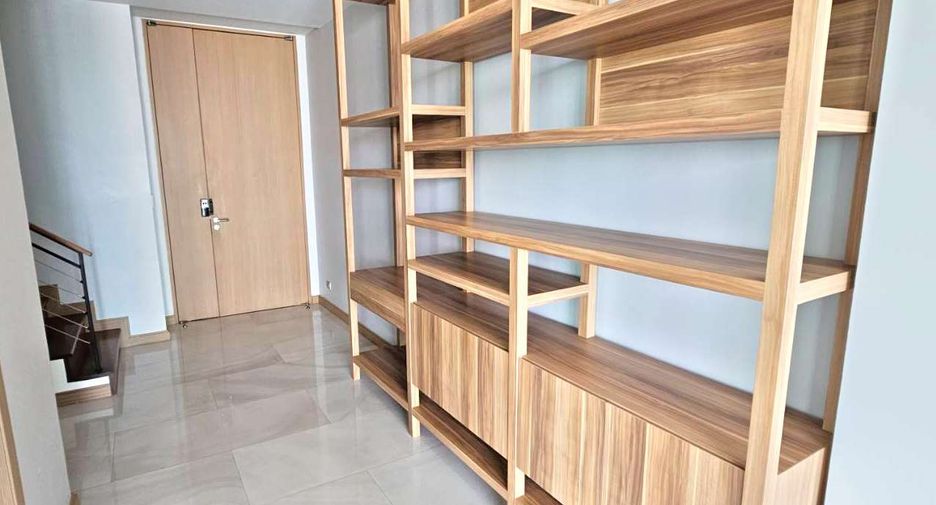 For rent 3 bedrooms condo in Watthana, Bangkok