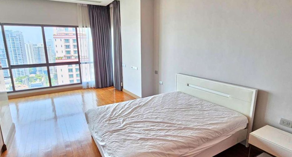For rent 3 bedrooms condo in Watthana, Bangkok