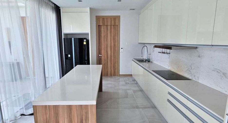 For rent 3 bedrooms condo in Watthana, Bangkok