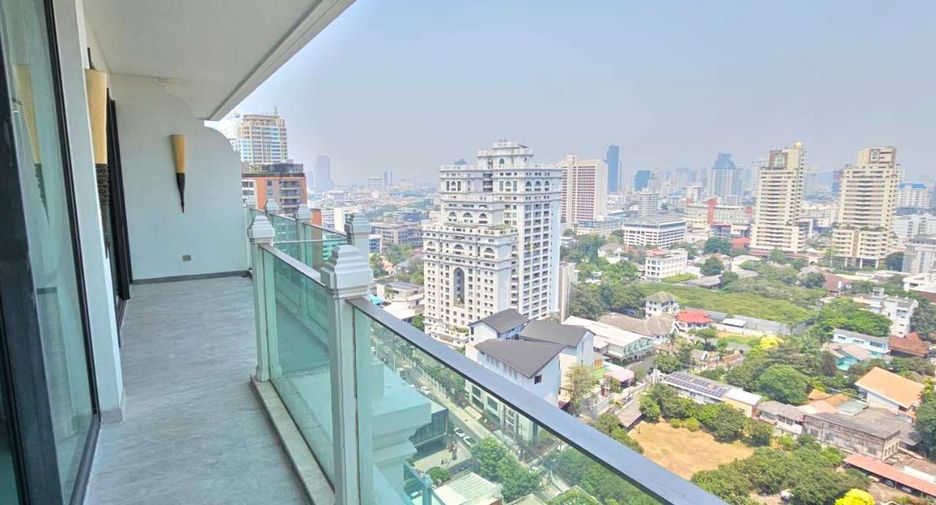 For rent 3 bedrooms condo in Watthana, Bangkok