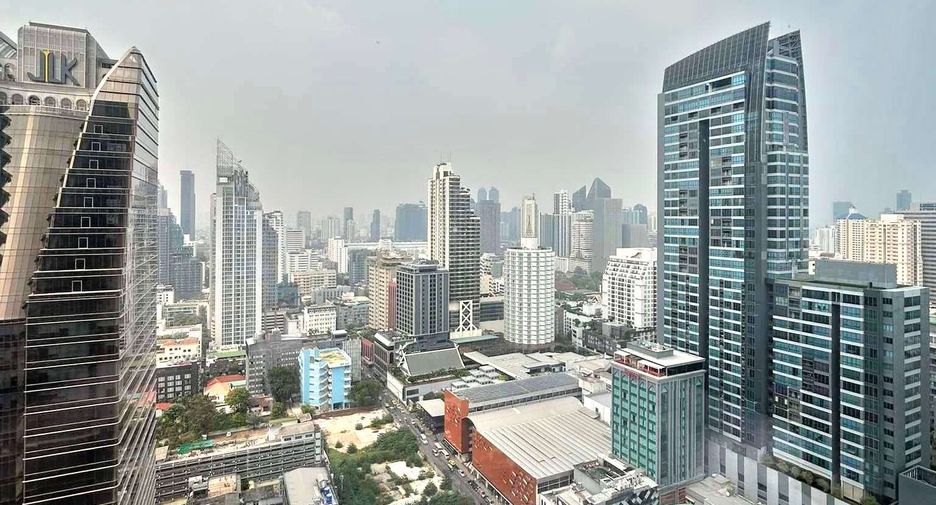 For rent 2 bedrooms condo in Khlong Toei, Bangkok