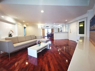 For rent 3 bedrooms condo in Khlong Toei, Bangkok