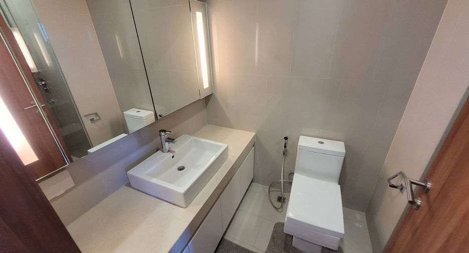 For rent 3 bedrooms condo in Khlong Toei, Bangkok