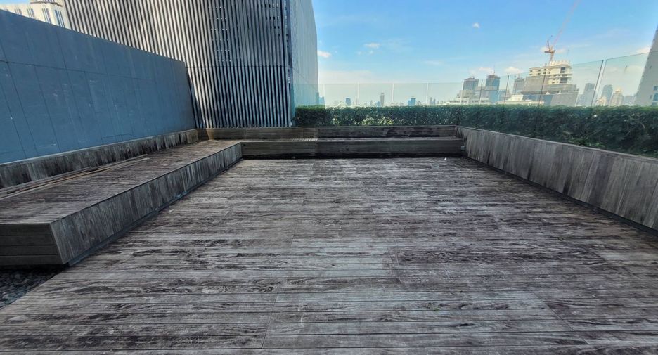 For rent 3 bedrooms condo in Khlong Toei, Bangkok