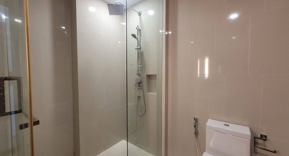 For rent 3 bedrooms condo in Khlong Toei, Bangkok