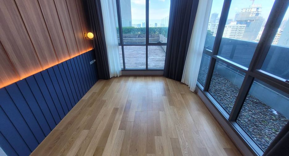 For rent 3 bedrooms condo in Khlong Toei, Bangkok