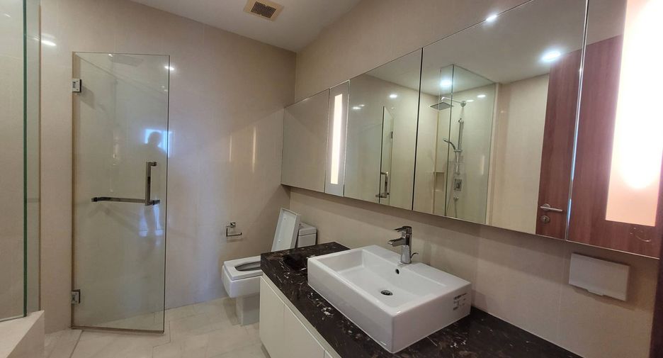 For rent 3 bedrooms condo in Khlong Toei, Bangkok