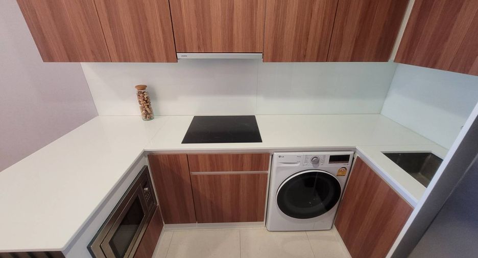 For rent 3 bedrooms condo in Khlong Toei, Bangkok