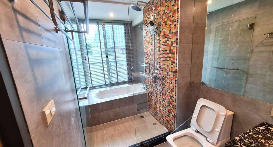 For rent studio condo in Khlong Toei, Bangkok