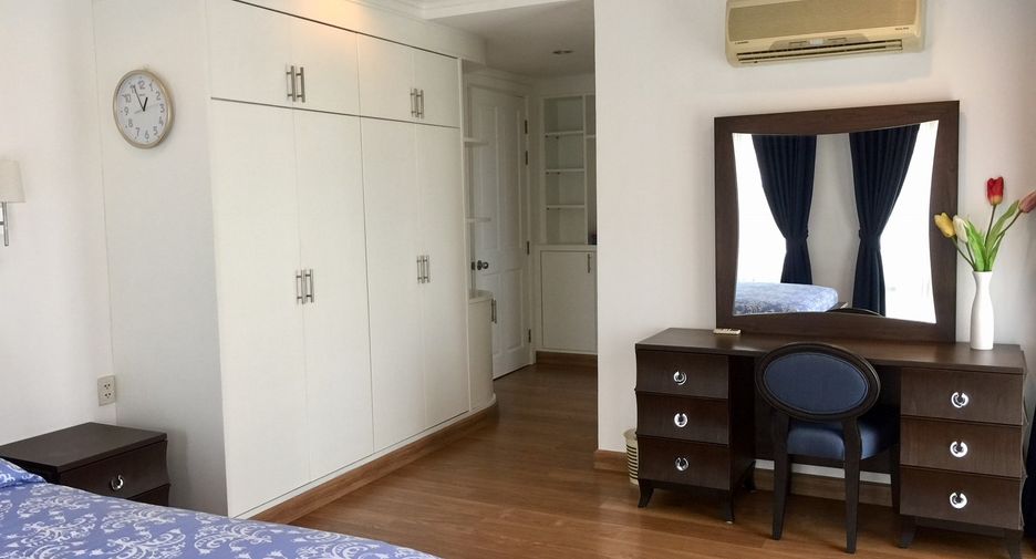 For rent 3 bedrooms condo in Watthana, Bangkok