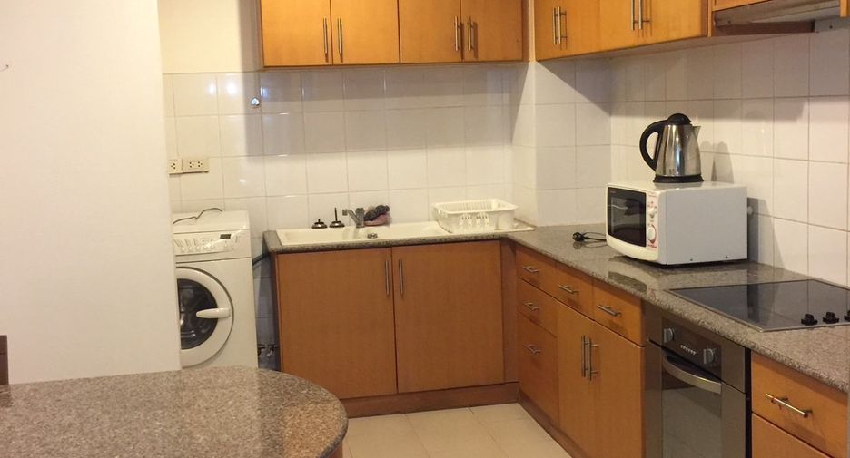 For rent 3 bedrooms condo in Watthana, Bangkok