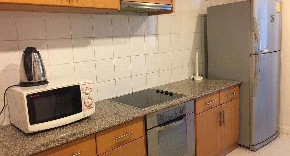 For rent 3 bedrooms condo in Watthana, Bangkok