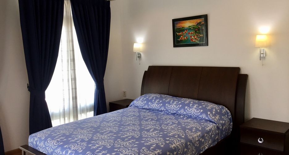 For rent 3 bedrooms condo in Watthana, Bangkok