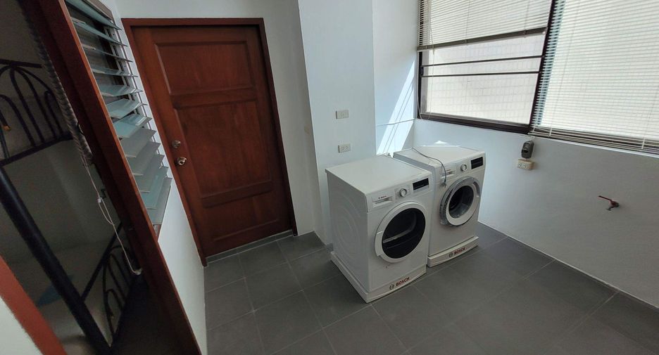 ให้เช่า 3 ห้องนอน คอนโด ใน คลองเตย, กรุงเทพฯ