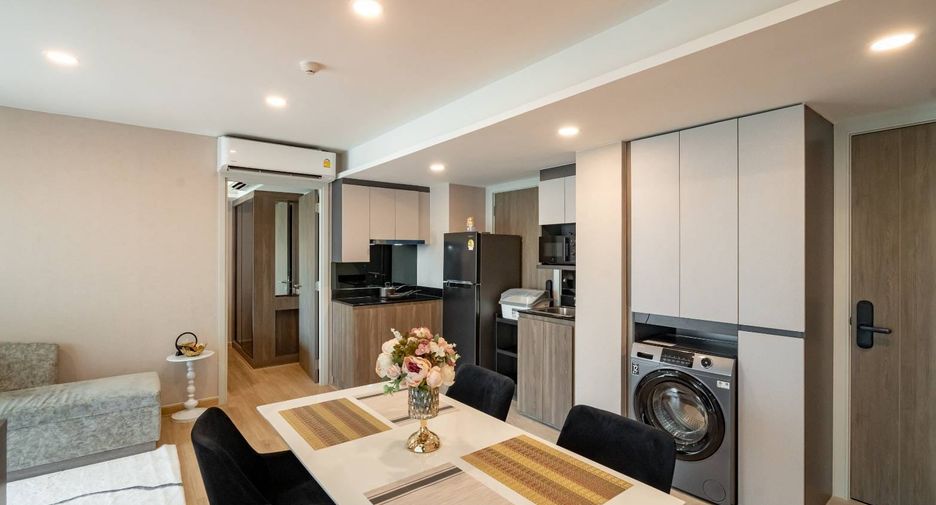 For rent 2 bedrooms condo in Huai Khwang, Bangkok