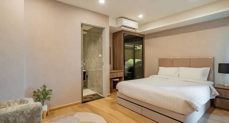 For rent 2 bedrooms condo in Huai Khwang, Bangkok