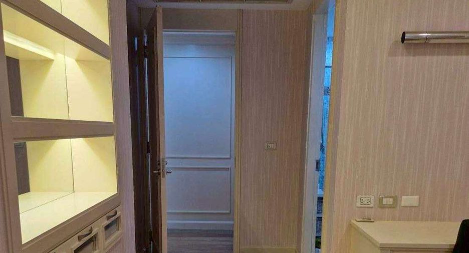 For rent 3 bedrooms condo in Sathon, Bangkok