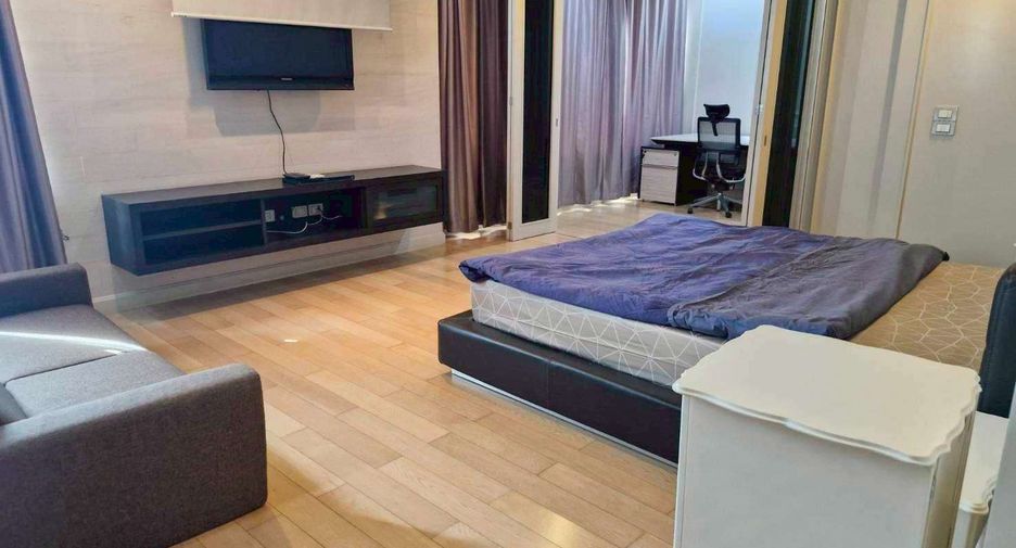 For rent 3 bedrooms condo in Sathon, Bangkok