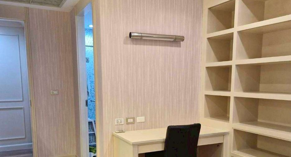 For rent 3 bedrooms condo in Sathon, Bangkok