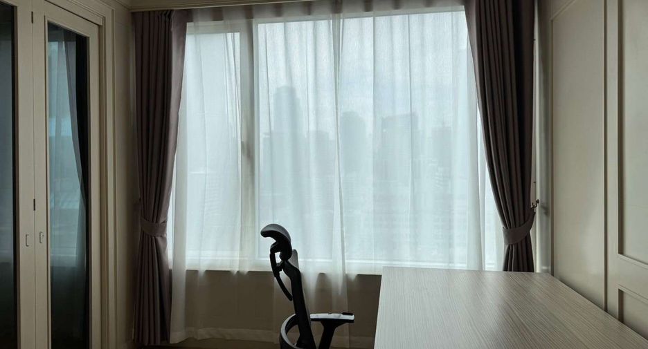 For rent 3 bedrooms condo in Sathon, Bangkok