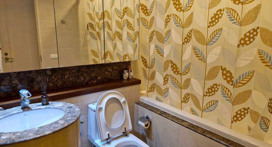 For rent 3 bedrooms condo in Sathon, Bangkok