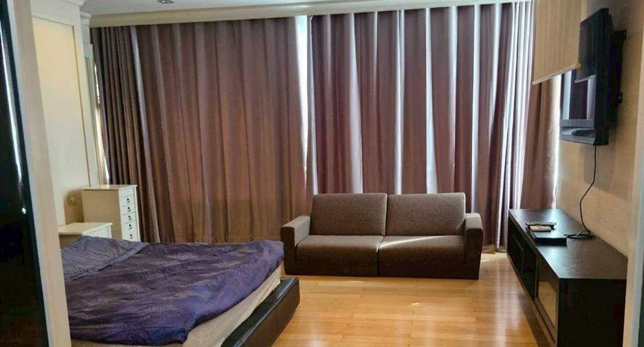 For rent 3 bedrooms condo in Sathon, Bangkok