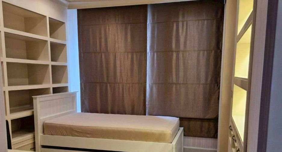 For rent 3 bedrooms condo in Sathon, Bangkok