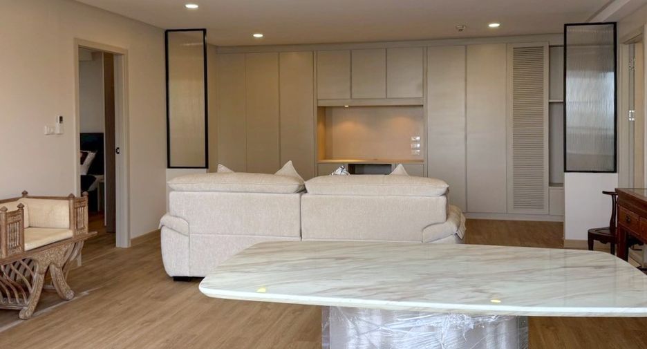 For rent 2 bedrooms condo in Watthana, Bangkok