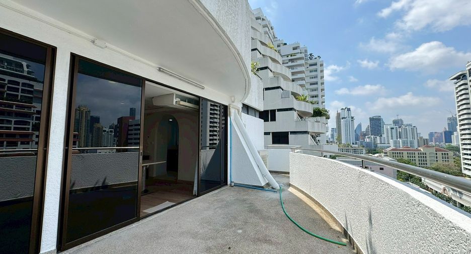 For rent 2 bedrooms condo in Watthana, Bangkok