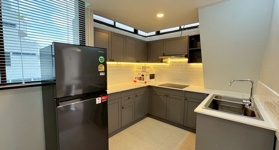 For rent 2 bedrooms condo in Watthana, Bangkok