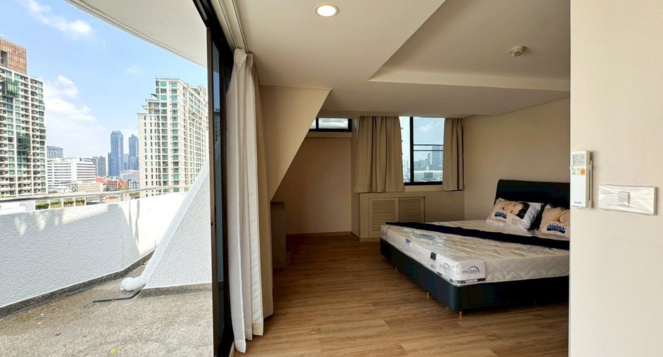 For rent 2 bedrooms condo in Watthana, Bangkok