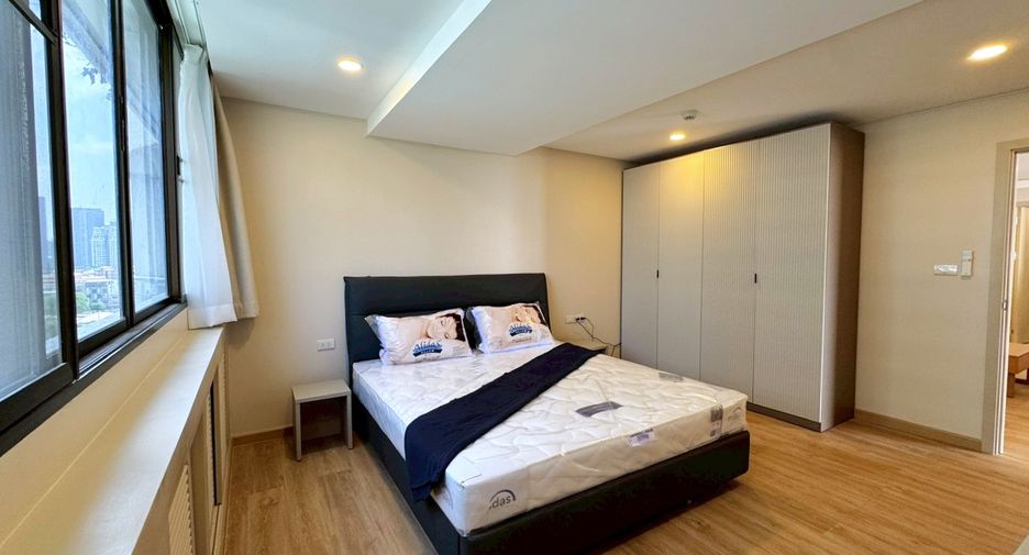 For rent 2 bedrooms condo in Watthana, Bangkok
