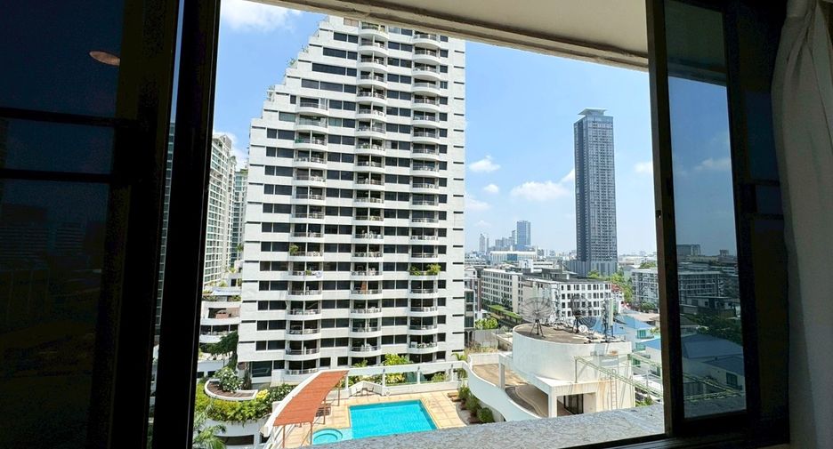 For rent 2 bedrooms condo in Watthana, Bangkok