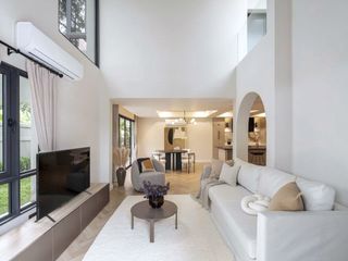 For rent and for sale 3 bedrooms house in Khlong Toei, Bangkok