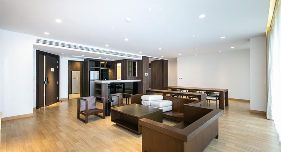 À louer 4 chambres condo à Suan Luang, Bangkok
