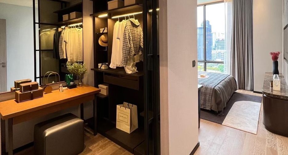 For rent 2 bedrooms condo in Pathum Wan, Bangkok