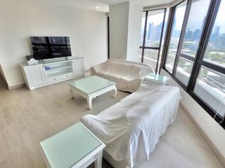 For rent 3 bedrooms condo in Yan Nawa, Bangkok