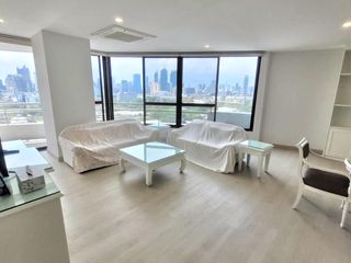 For rent 3 bedrooms condo in Yan Nawa, Bangkok