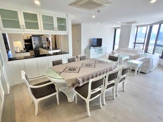 For rent 3 bedrooms condo in Yan Nawa, Bangkok