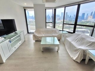 For rent 3 bedrooms condo in Yan Nawa, Bangkok