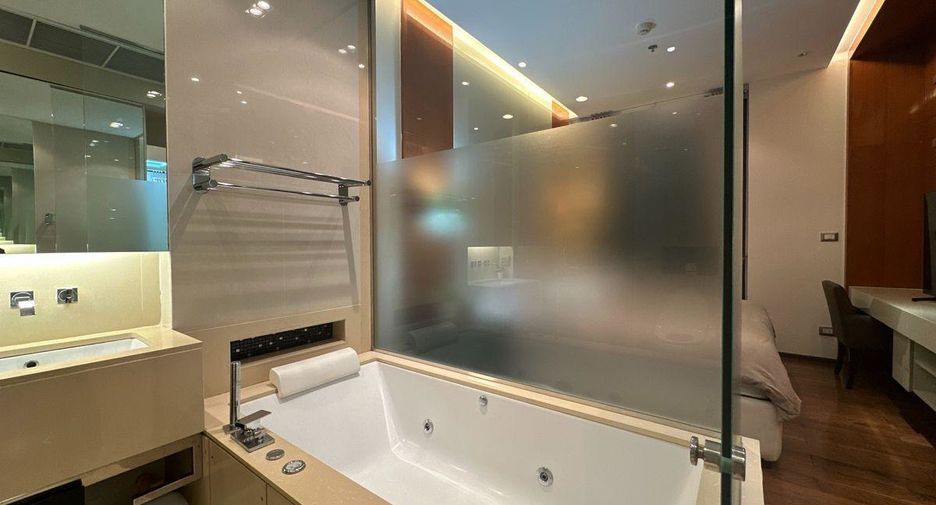 For rent 1 bed condo in Khlong Toei, Bangkok