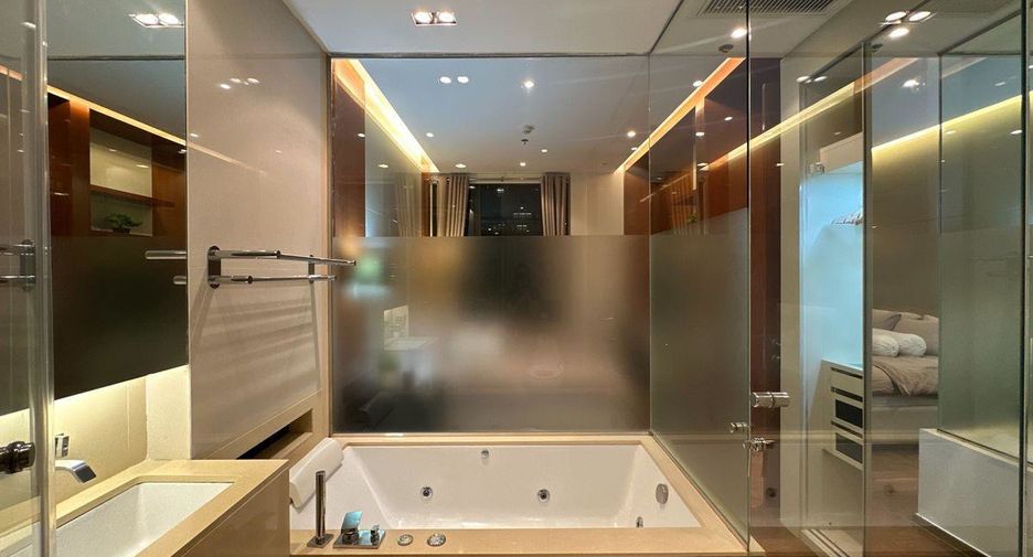 For rent 1 bed condo in Khlong Toei, Bangkok