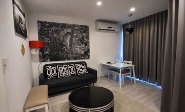 Condo en alquiler de 2 habitaciones en Phra Khanong, Bangkok