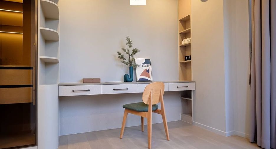 For rent 2 bedrooms condo in Watthana, Bangkok