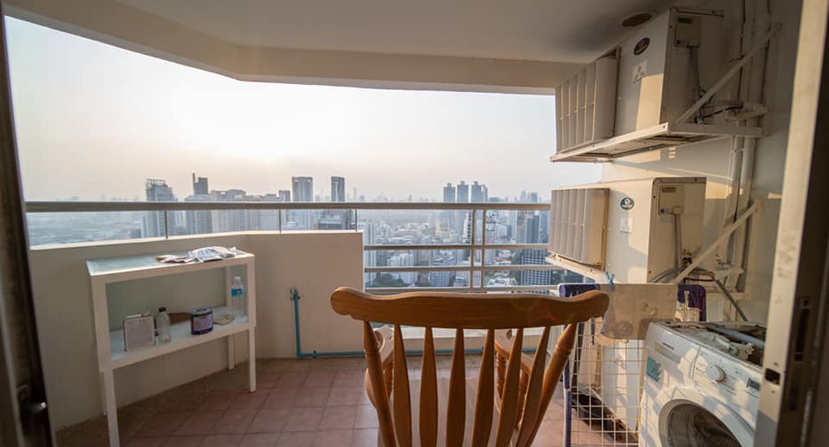 Condo en alquiler y en venta de 2 habitaciones en Khlong Toei, Bangkok