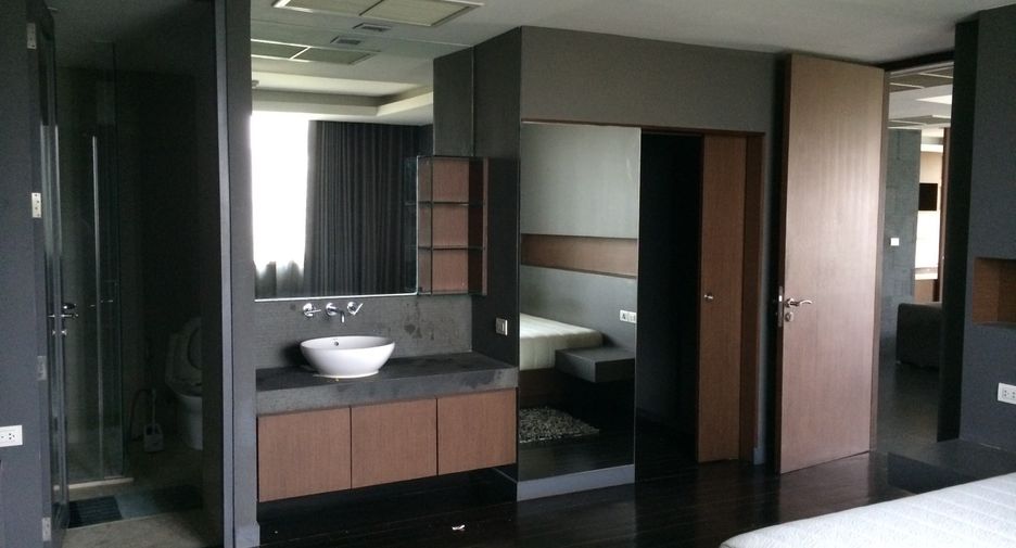 For rent and for sale 2 bedrooms condo in Khlong Toei, Bangkok