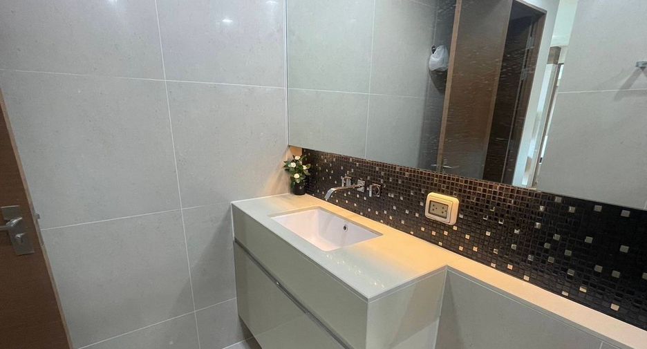 For rent 2 bedrooms condo in Sathon, Bangkok