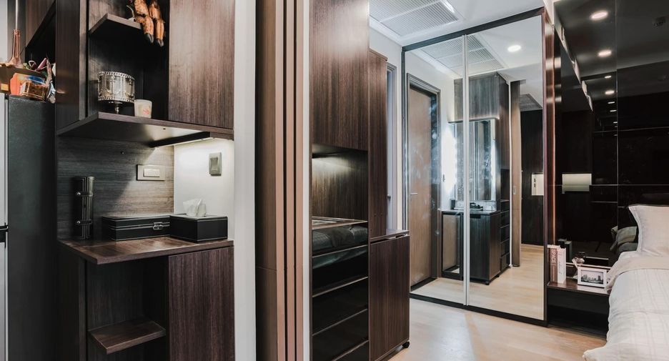 Wohnung zur Miete mit 1 Zimmer in Bang Rak, Bangkok